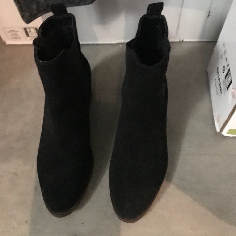 Gap size 8.5 suede heeled boots